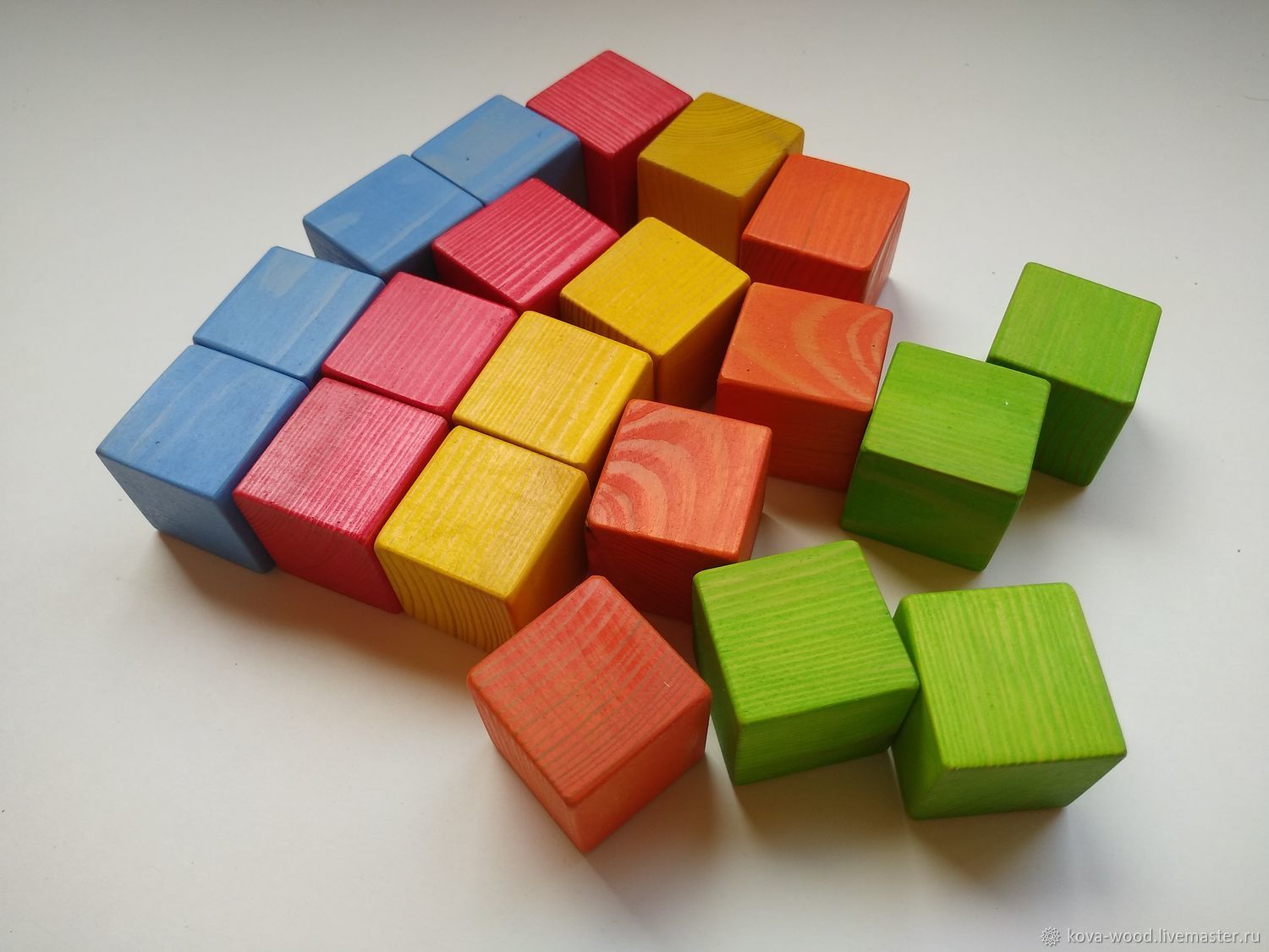 Деревянные кубики разноцветные